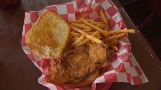 Country Boy Restaurant | Tennessee Crossroads | Episode 3230.1