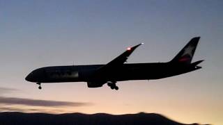 LAN Airlines Boeing 787-9 (CC-BGH) | SUNSET landing in Santiago SCL/SCEL LAN Airlines Boeing 787-9 (CC-BGH) | SUNSET landing in Santiago SCL/SCEL