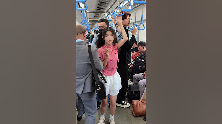 SOS on the train - help the girl [KINDNESS MAN] #kindness #respect #goodman #happy #humanities