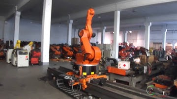 KUKA robot KR30 with KRC2 controller on a KL1500 linear track.mp4