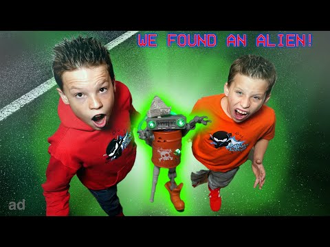 Escape the Aliens! Crazy Junk Bot Mystery!