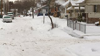 Elderly Akron couple stuck in snow robbed at gunpoint