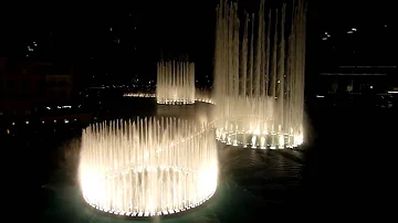 Dubai Mall Fountain - with instrumental music