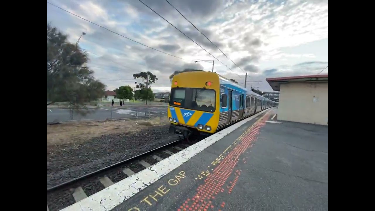 Comeng depart laverton station to werribee
