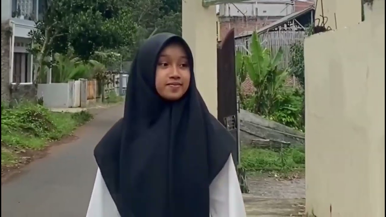 Satbrimob Polda Jawa Barat melaksanakan kegiatan Brimob Sahabat Pelajar mengantarkan siswa SMA