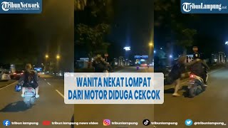 Viral Aksi Wanita Nekat Lompat dari Motor Diduga Cekcok dengan Kekasih @TRIBUNLAMPUNGNEWSVIDEO