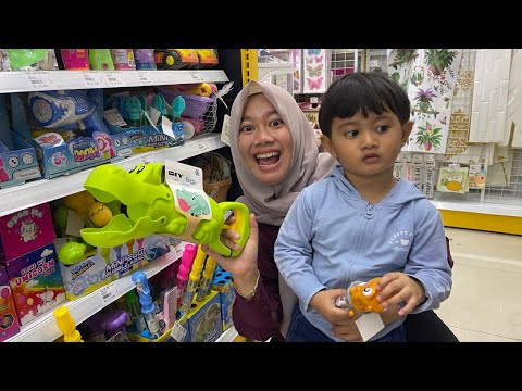 AZAM BELI MAINAN DAN TAS SEKOLAH DI MALL 🥳