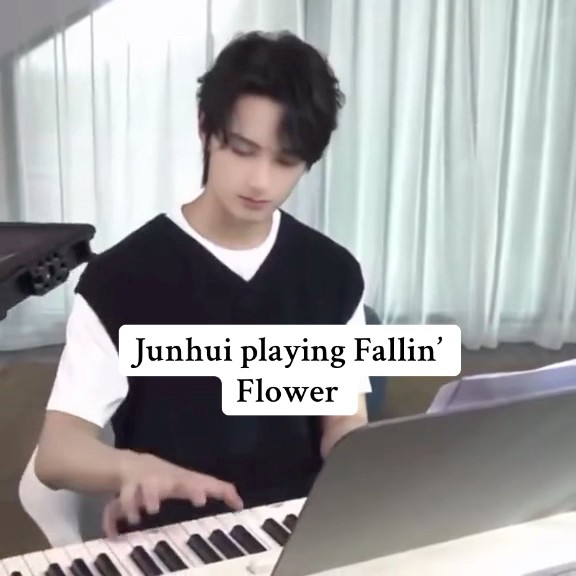 FALLIN FLOWER HAS ALWAYS BEEN JUN’S FAVORITE #junhui #seventeen #carat