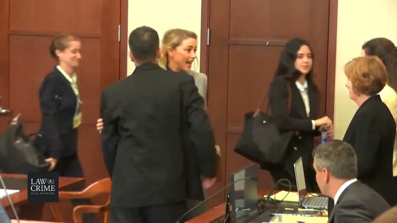 Amber Heard VS Johnny Depp entrance