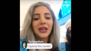 Hazal Babalik Alişveri̇şte Hayraniyla Selfie Çeki̇ni̇yor