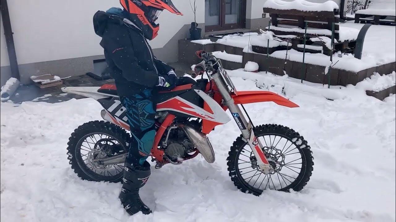 KTM SX 85 wiosenna jazda motorem po śniegu JURO ENDURO -10 latek. - YouTube