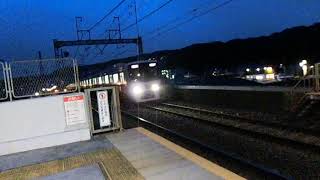 京王線8000系各駅停車京王八王子行と、7000系特急新宿行を撮った。