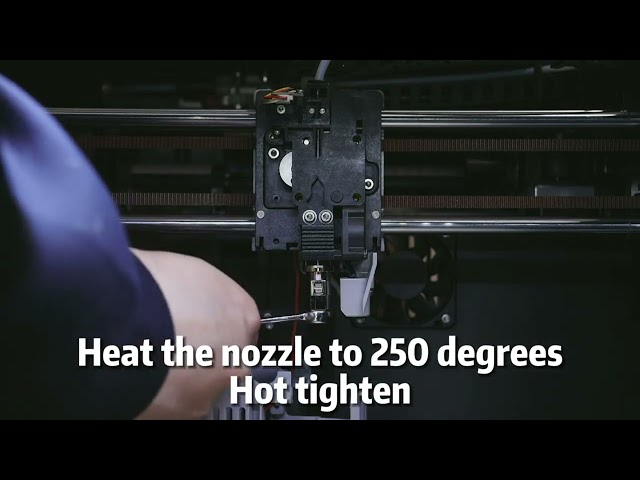 Wymiana dyszy w drukarkach 3D firmy Qidi Tech