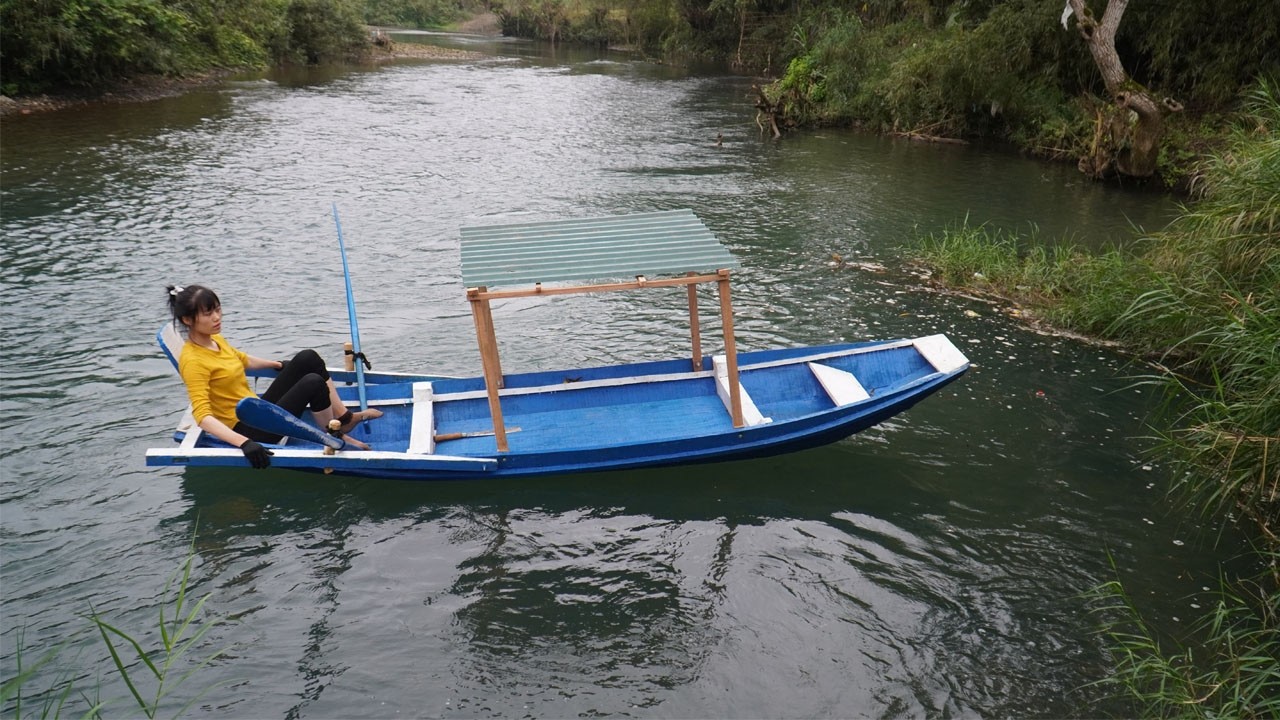 Easy way to make a wooden boat from Harvesting largest tree in the forest / Start to finish