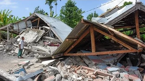 HUGE 6.9M quake hits Lombok