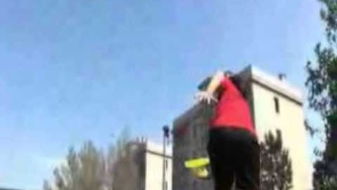 Frisbeepedia: Crank/Center Delay Against-the-Spin (Freestyle Disc How-to)