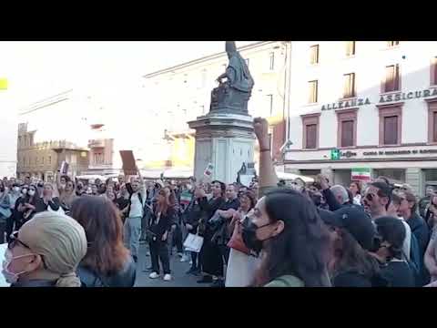 In centinaia in piazza a Rimini per sostenere la protesta del popolo iraniano