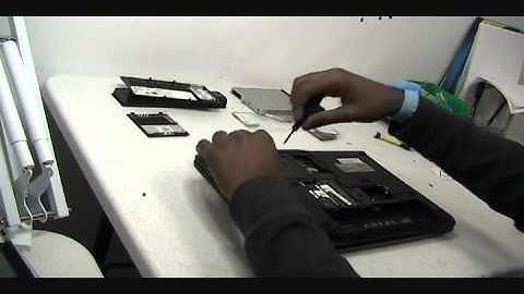 How to remove the Palmrest on HP DV2000