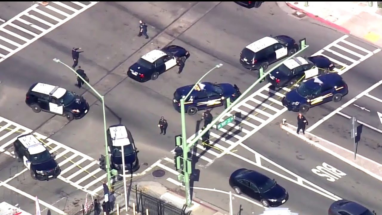 Police investigate officer-involved shooting in Oakland - YouTube