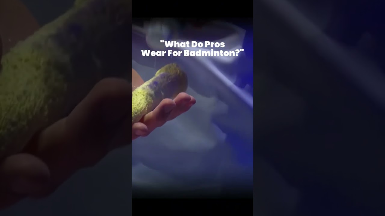 "What Do Pros Wear For Badminton?" 🤔