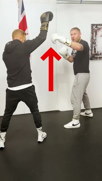 How to Beat Southpaw Boxers w/ This Move #shorts