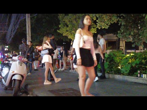 Bangkok Sukhumvit Soi 4 Nightlife! A walk around Nana Plaza!