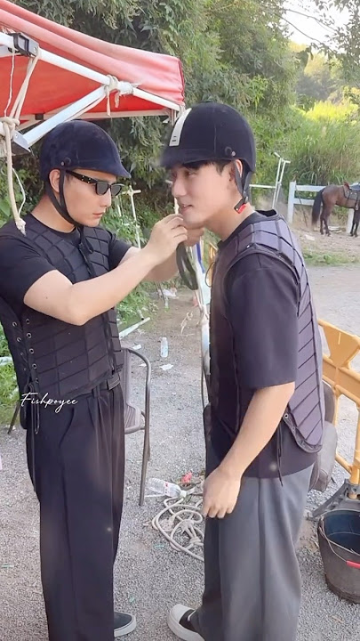 Careful Liu Qing helps Xie Yuwang put on the safety equipment☺️ #刘擎 #谢予望