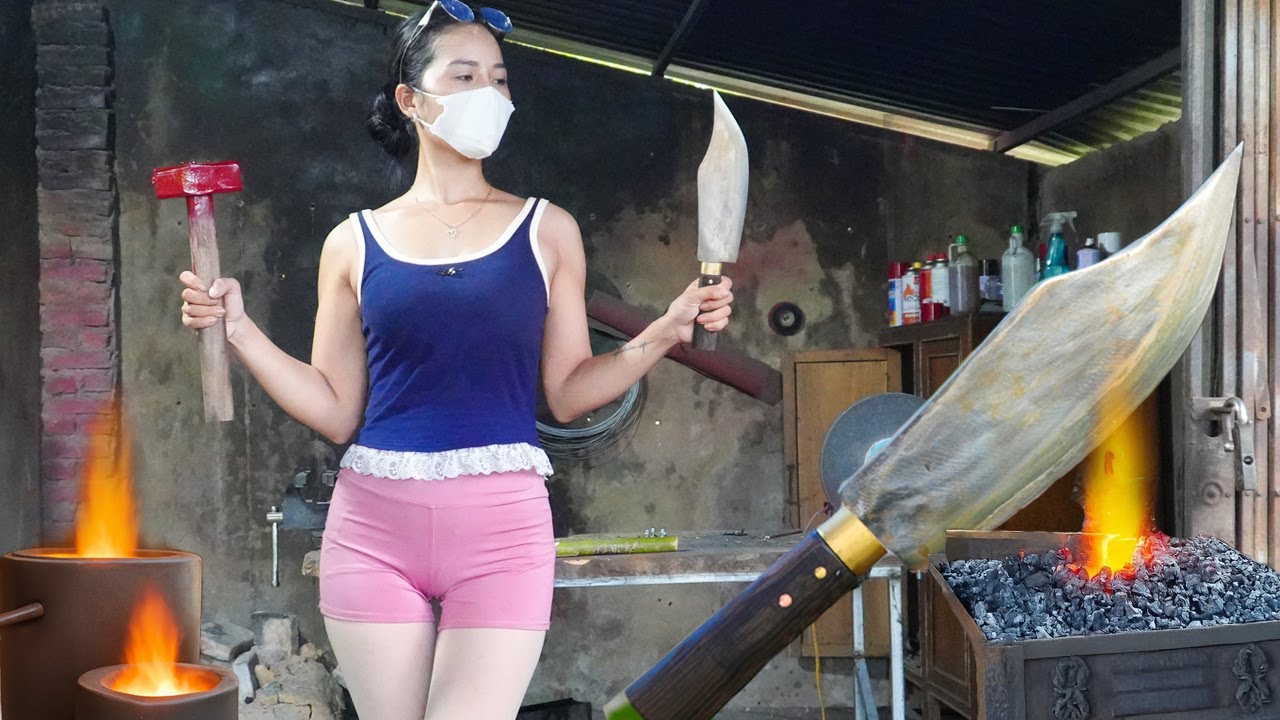 Hot Blacksmith Girl Finds Rusty Steel in Peaceful Village Field, Forges Razor-Sharp Jungle Knife