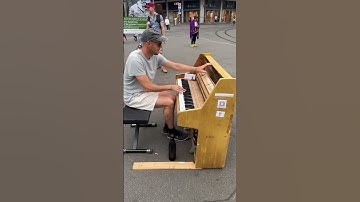 Muting the strings #zurich #pianist