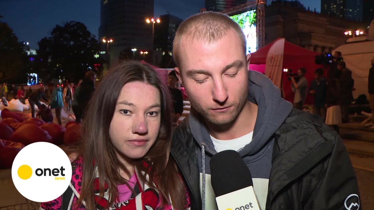 Załamani kibice po meczu Polska-Kolumbia. 