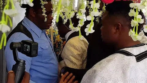 Bouncer Tries To Stop Oritsefemi's Best Man,Small Doctor From Entering The Wedding Hall,Fires Back