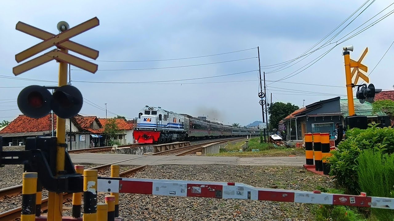 TAMPILAN BARU!!, Perlintasan Kereta Api Songgom, Kabupaten Brebes Jawa Tengah JPL 276
