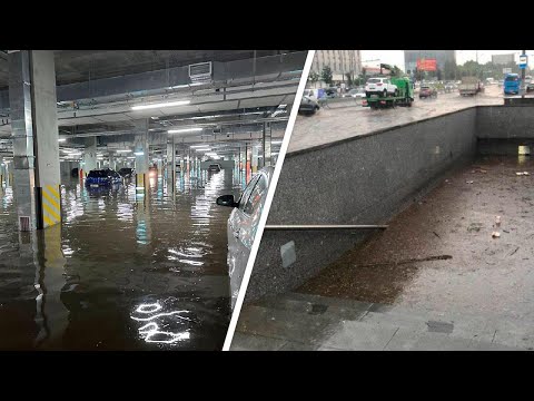 Москва ушла под воду всего за час. Вода фонтаном хлестала из подземных переходов