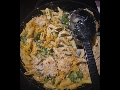Gluten Free Vegan Mac and Cheese with Broccoli
