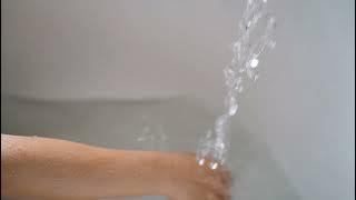 ngintip tante lagi mandi sendiri
