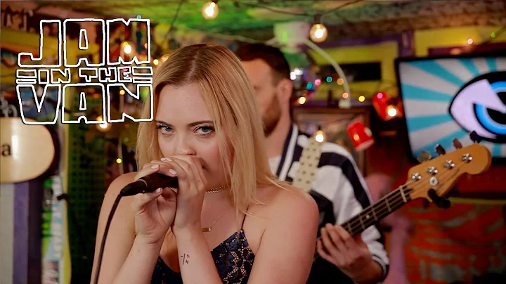 CARRIE LANE - "Drowning"  (Live at JITV HQ in Los ...