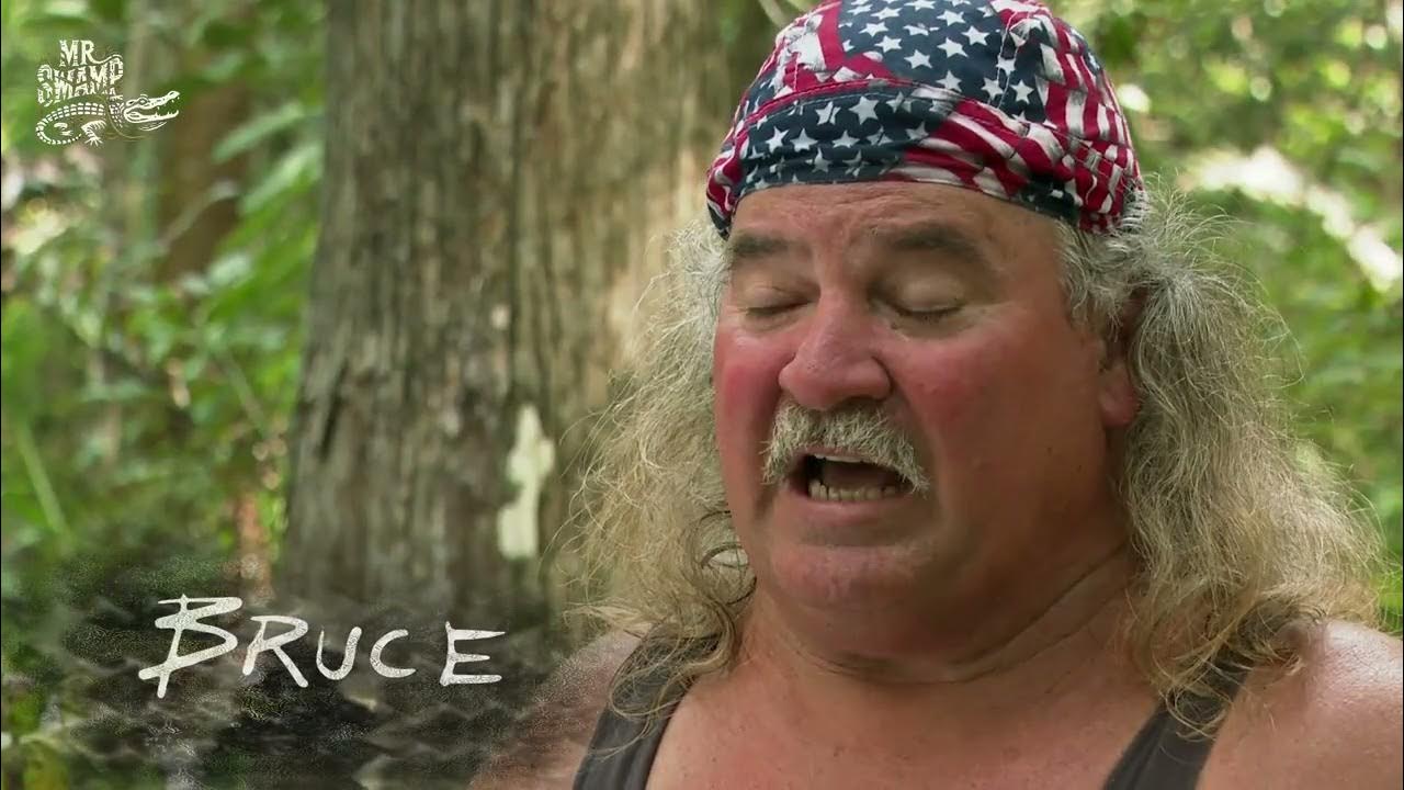 Swamp Hunters Battle Giant Pythons at Night – 15 Snakes Captured! - YouTube