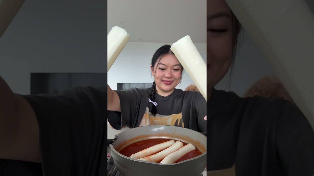 Let S Make Giant Tteokbokki 
