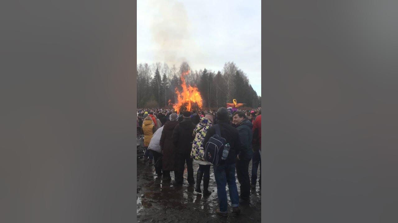 Сжигание масленицы тольятти. Масленица в Павловске.