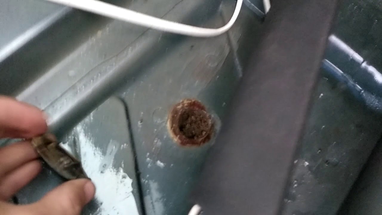 В салон попадает вода рено меган 2