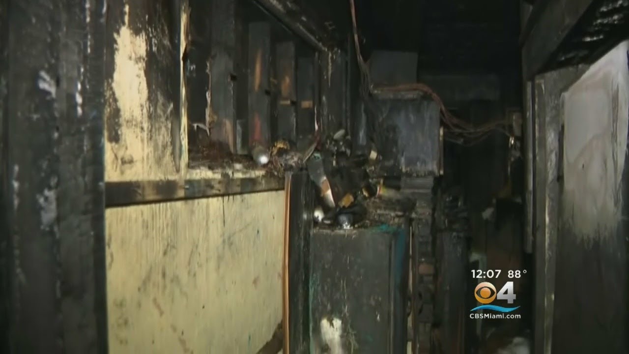 Family Escapes SW Miami-Dade House Fire - YouTube