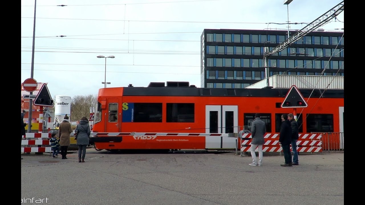 Railroad crossing Ittigen (CH) - Bahnübergang Alte Tiefenaustrasse