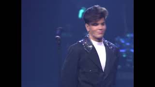 New Kids On The Block - Valentine Girl (Official Live)