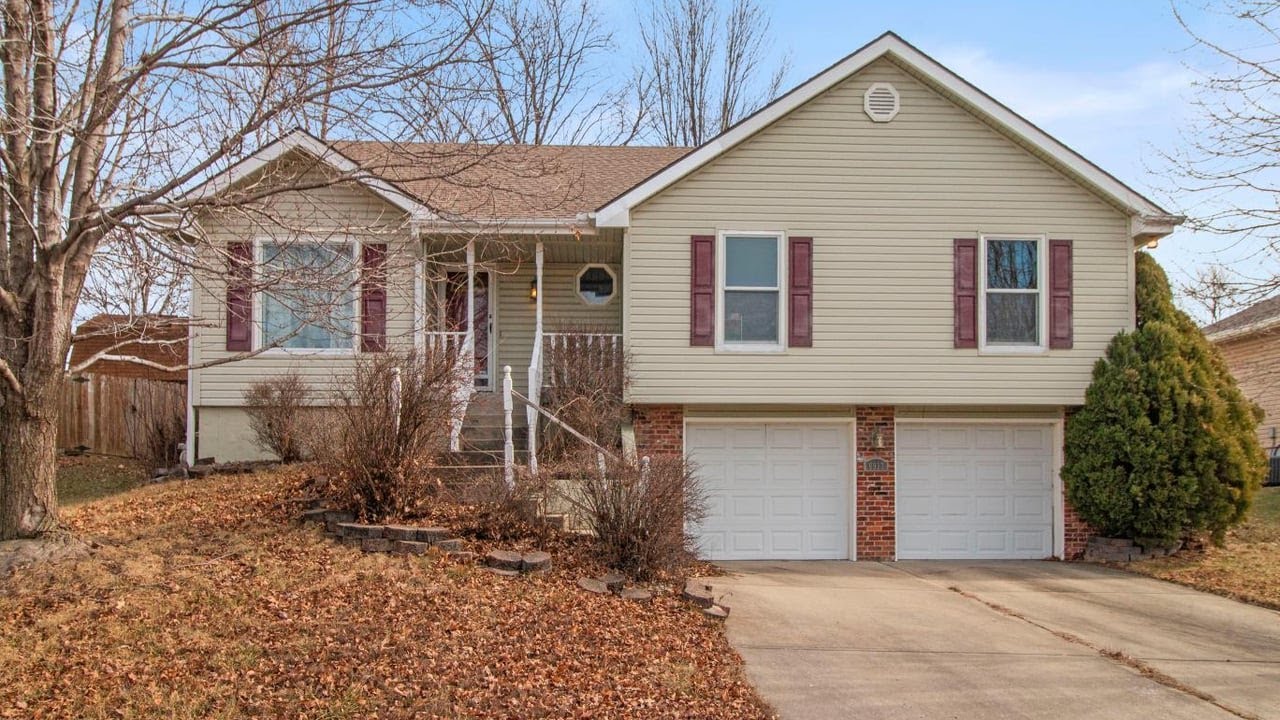 6913 T Gabbert Dr, Pleasant Valley, MO