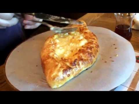 Video: Kako Kuhati Khachapuri S Sirom