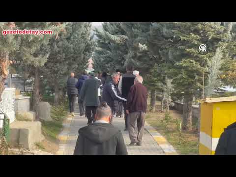 Mardin De Evlerinde ölü Bulunan Anne Ve Kızı Van Da Son Yolculuğuna Uğurlandı