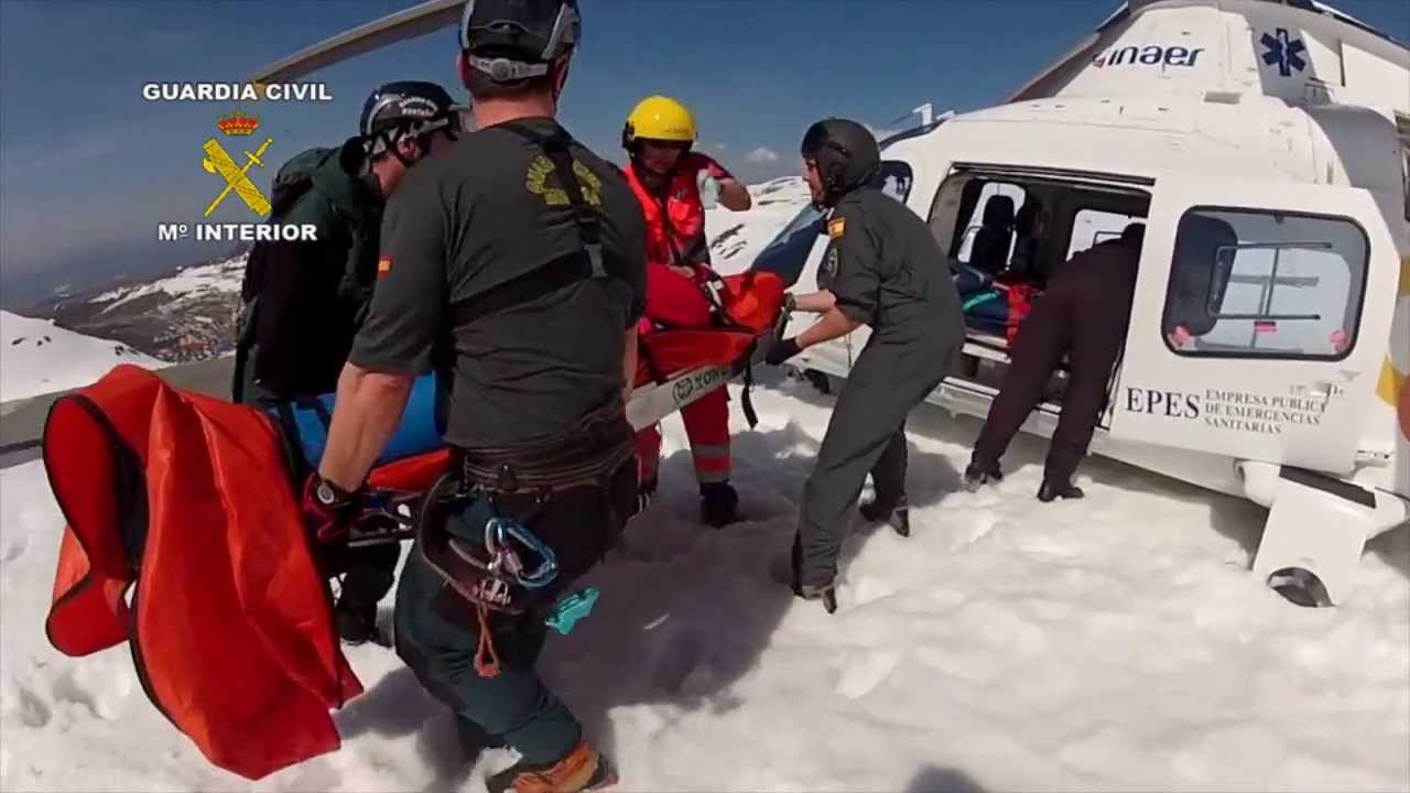 Rescate en Sierra Nevada. Granada, Servicio de Montaña de la Guardia Civil YouTube Rescate en Sierra Nevada. Granada, Servicio de Montaña de la Guardia Civil YouTube