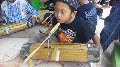 Salut...! Grup Musik Tradisional Sunda Memainkan Karinding-Celempung - Durasi: 2:23. Salut...! Grup Musik Tradisional Sunda Memainkan Karinding-Celempung - Durasi: 2:23.