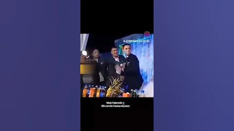 Husband want to fight bride/wife on wedding day after she pushed cake into his mouth 😨