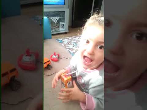 Kucuk tatli kiz bizi korkutuyor